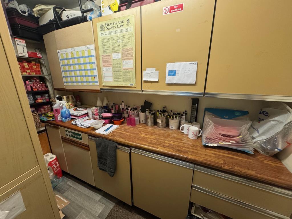 Lot: 62 - HAIRDRESSERS WITH TWO-BEDROOM FLAT AND GARAGE - Utility room
